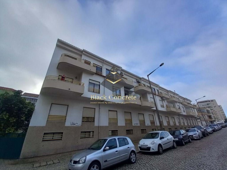 Apartment for Sale in Almada, Setúbal 2
