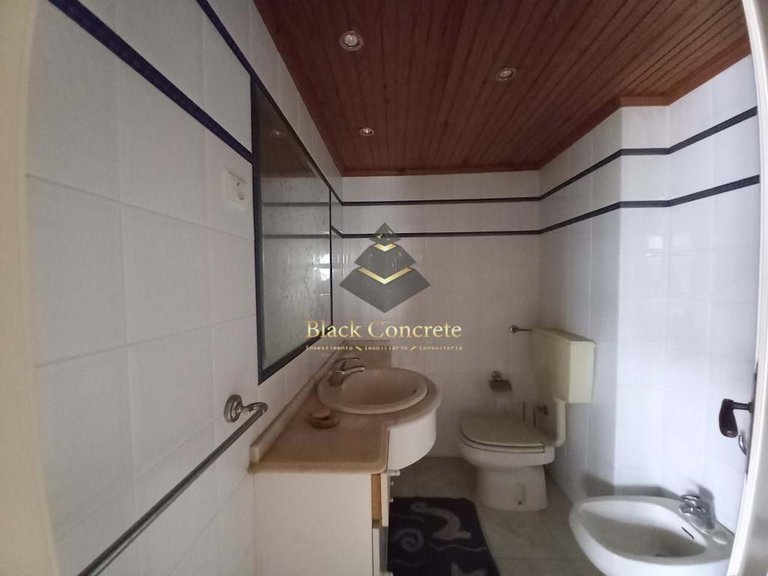Apartment for Sale in Almada, Setúbal 7