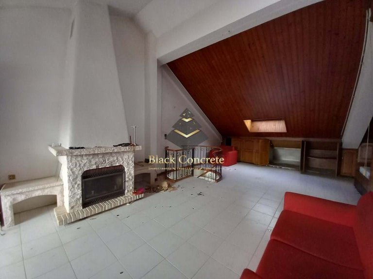 Apartment for Sale in Almada, Setúbal 12