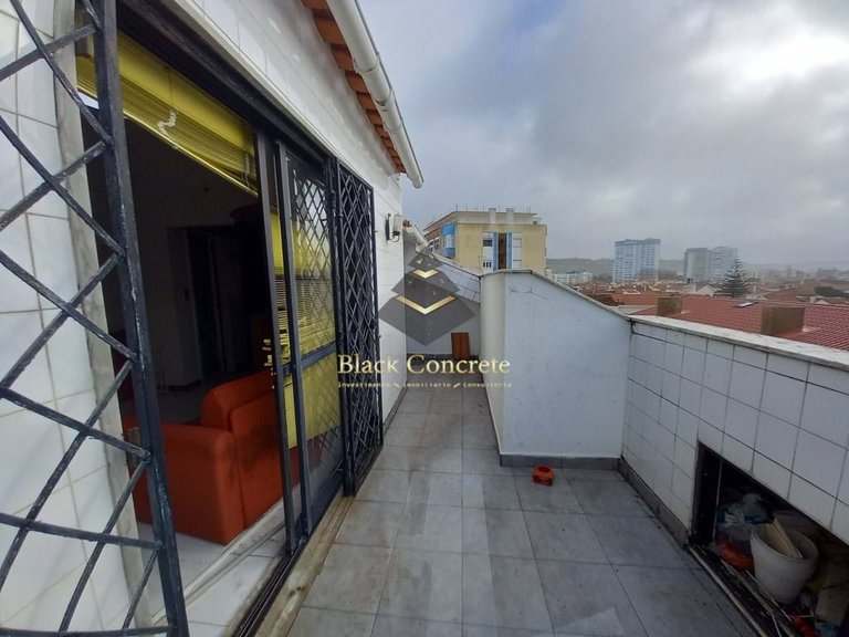 Apartment for Sale in Almada, Setúbal 9