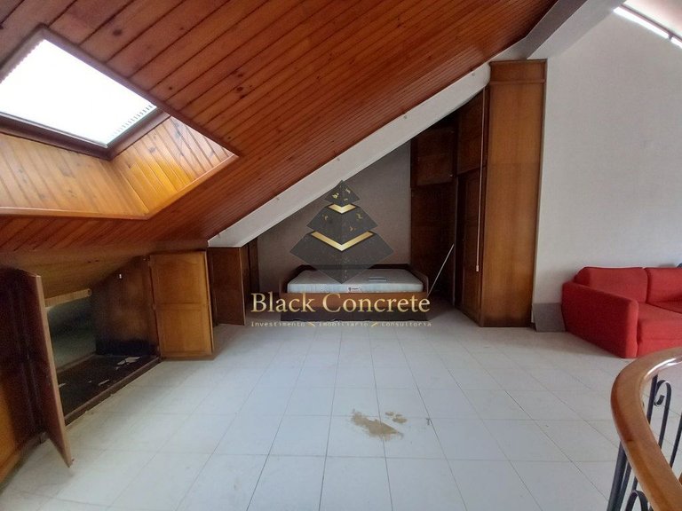 Apartment for Sale in Almada, Setúbal 35