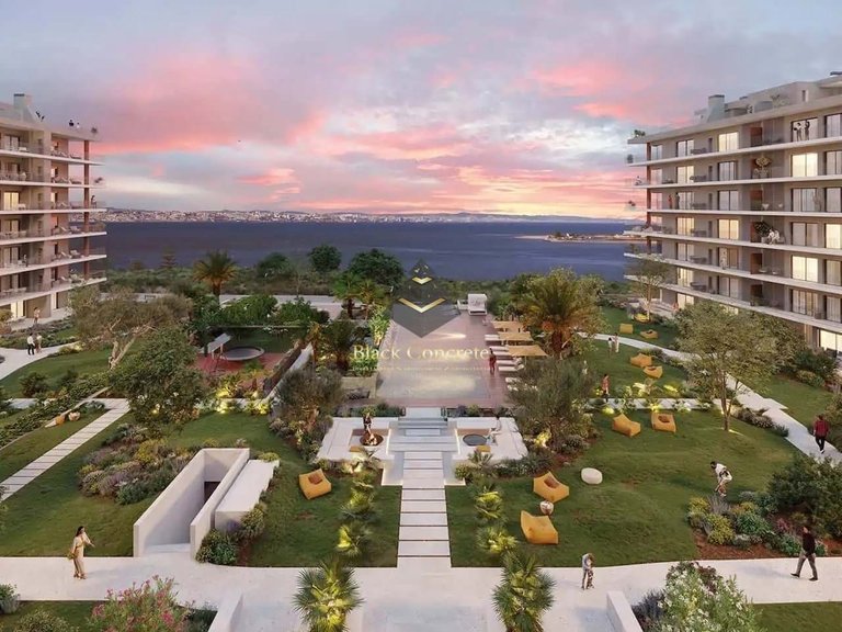 Apartment for Sale in Seixal, Setúbal 4
