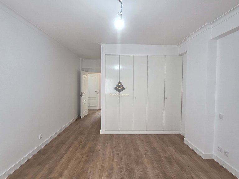 Apartment for Sale in Lisboa, Lisbon 18