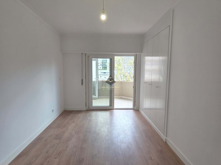 Apartment for Sale in Lisboa, Lisbon 22