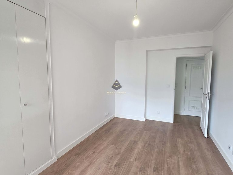Apartment for Sale in Lisboa, Lisbon 23