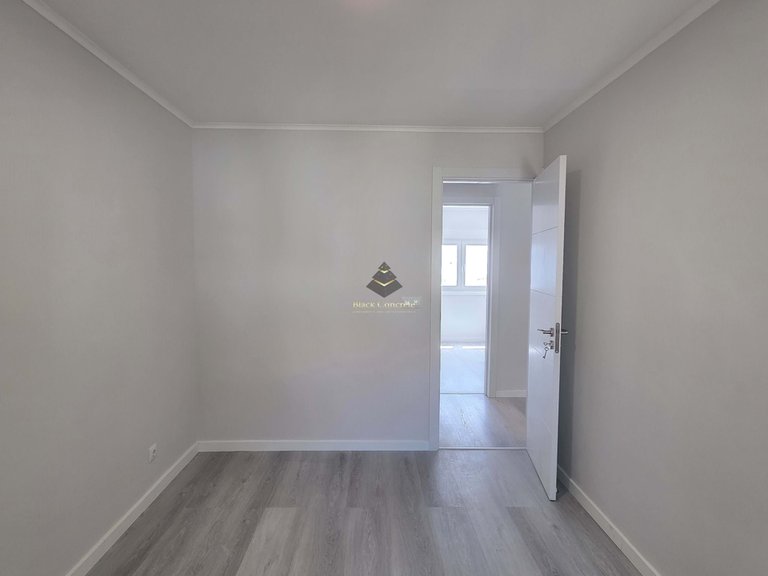 Apartment for Sale in Almada, Setúbal 9