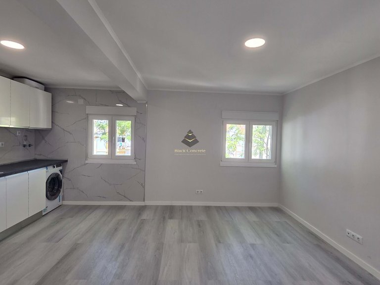 Apartment for Sale in Almada, Setúbal 2