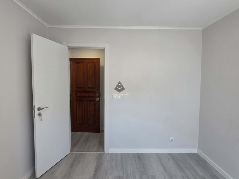 Apartment for Sale in Almada, Setúbal 6