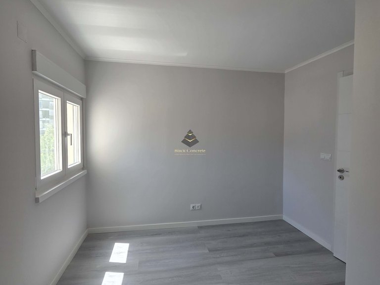 Apartment for Sale in Almada, Setúbal 11