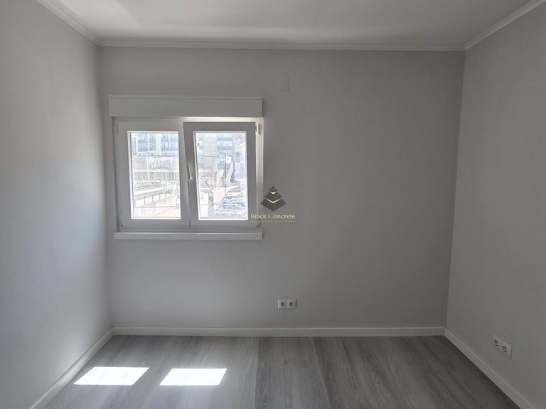 Apartment for Sale in Almada, Setúbal 5