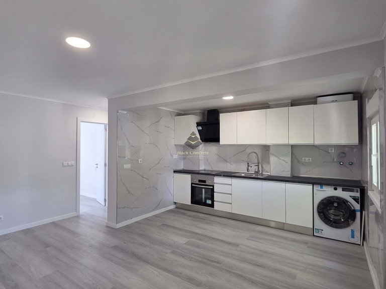 Apartment for Sale in Almada, Setúbal 4