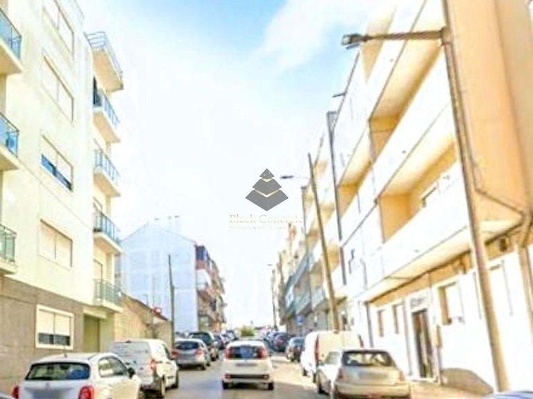 Apartment for Sale in Seixal, Setúbal 29