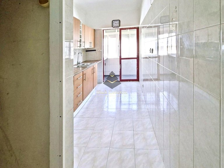 Apartment for Sale in Seixal, Setúbal 3