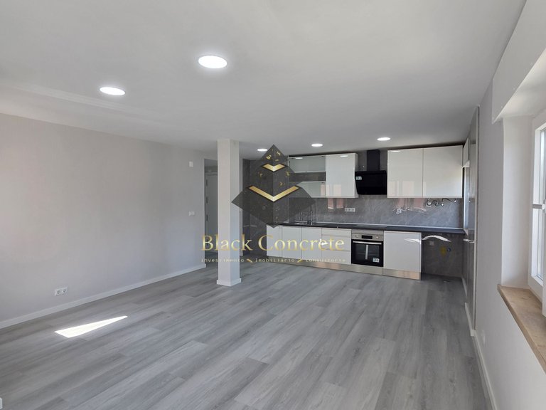Apartment for Sale in Seixal, Setúbal 2