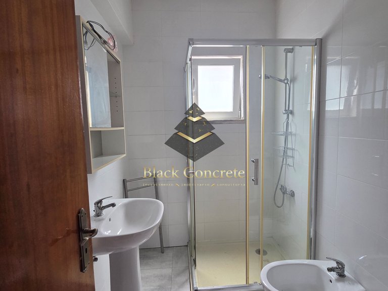 Apartment for Sale in Amadora, Lisbon 12