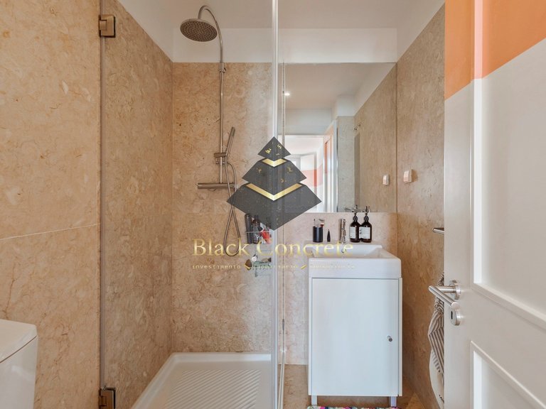 Apartment for Sale in Lisboa, Lisbon 25