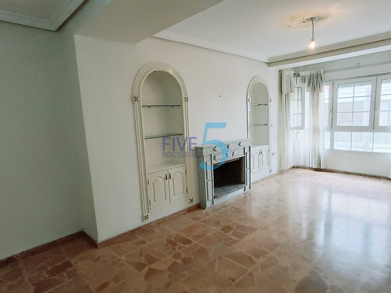 Apartment for Sale in Alicante, Valencia 1