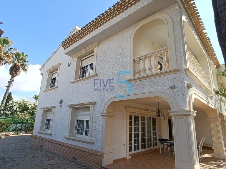 Villa for Sale in Alicante, Valencia 4