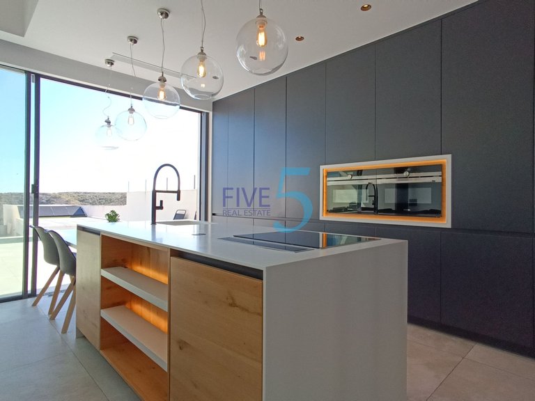 Villa for Sale in Alicante, Valencia 11