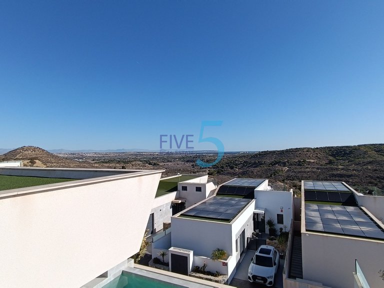 Villa for Sale in Alicante, Valencia 3