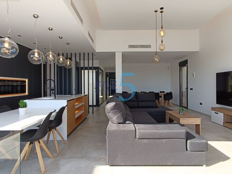 Villa for Sale in Alicante, Valencia 9