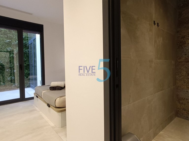 Villa for Sale in Alicante, Valencia 26