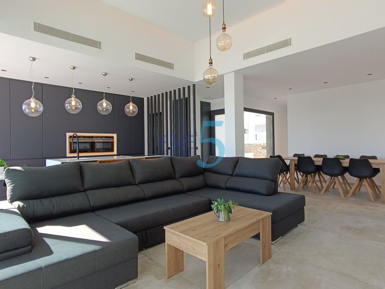 Villa for Sale in Alicante, Valencia 8