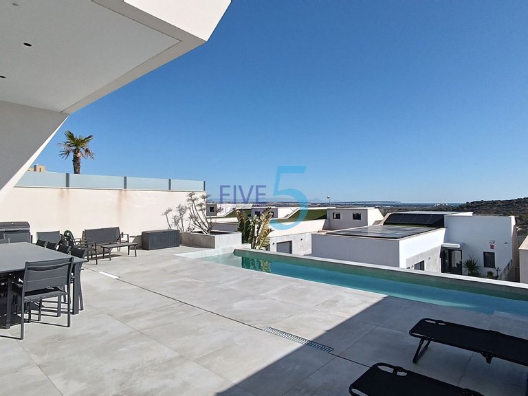 Villa for Sale in Alicante, Valencia 5