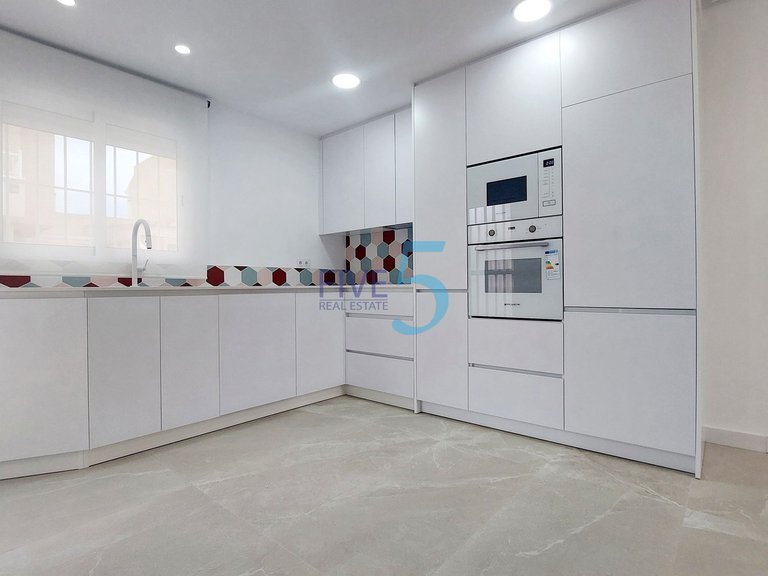 Apartment for Sale in Alicante, Valencia 4