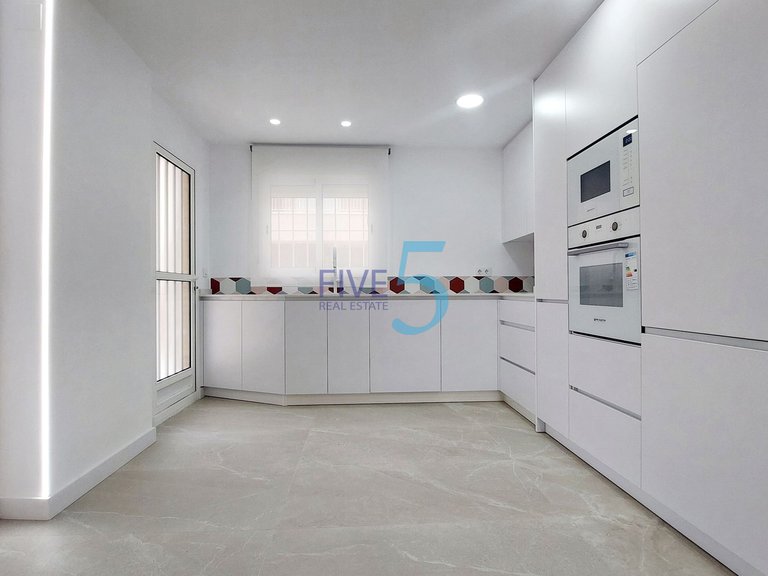 Apartment for Sale in Alicante, Valencia 8