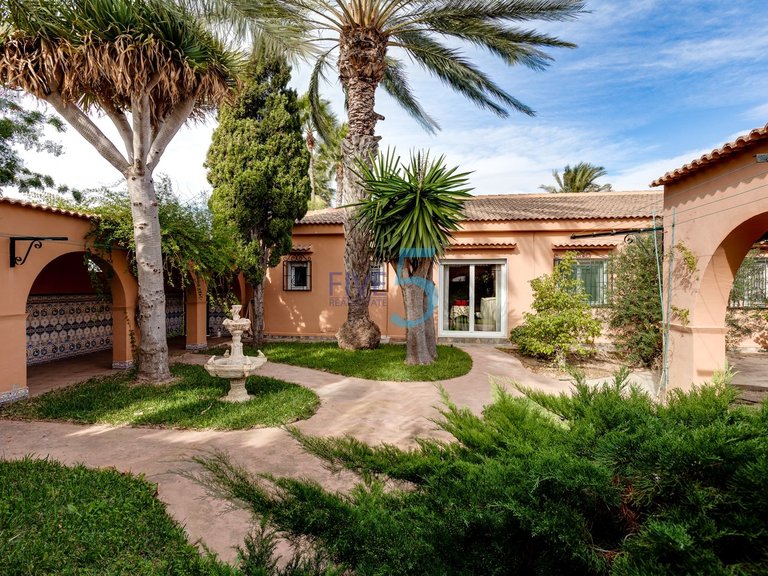 Villa for Sale in Alicante, Valencia 8