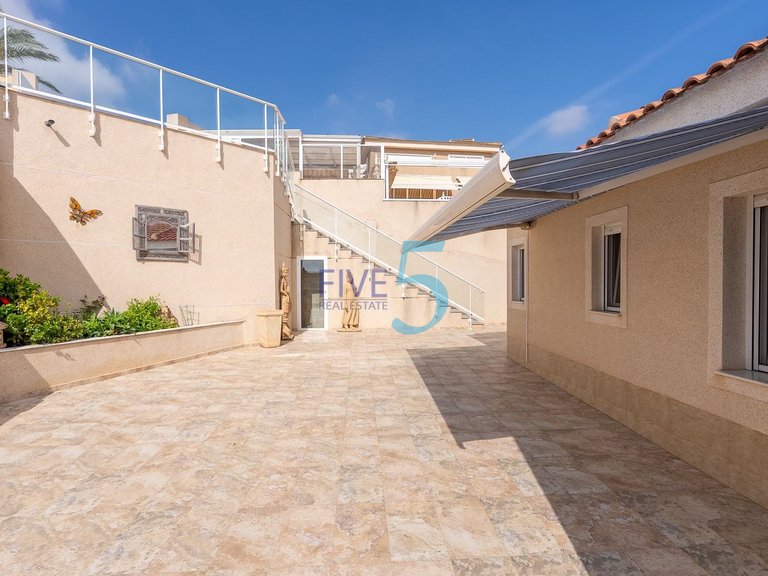 Villa for Sale in Alicante, Valencia 36