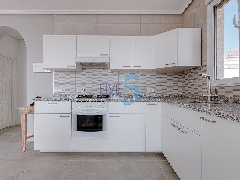Villa for Sale in Alicante, Valencia 11