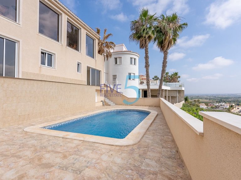 Villa for Sale in Alicante, Valencia 35
