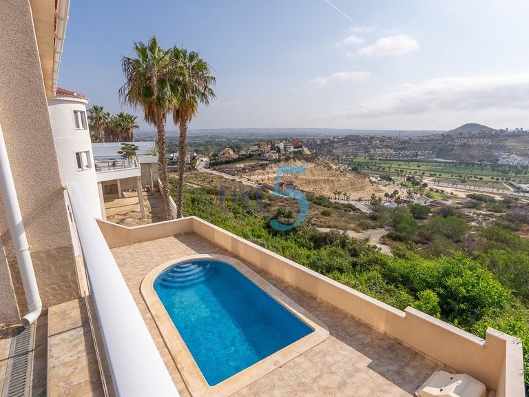 Villa for Sale in Alicante, Valencia 5