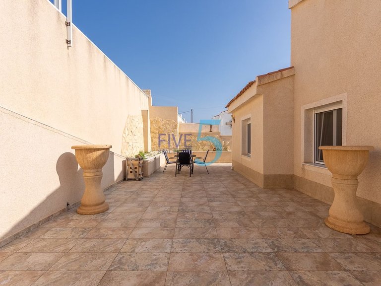 Villa for Sale in Alicante, Valencia 25