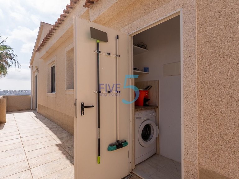 Villa for Sale in Alicante, Valencia 28