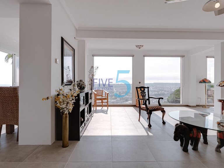 Villa for Sale in Alicante, Valencia 8