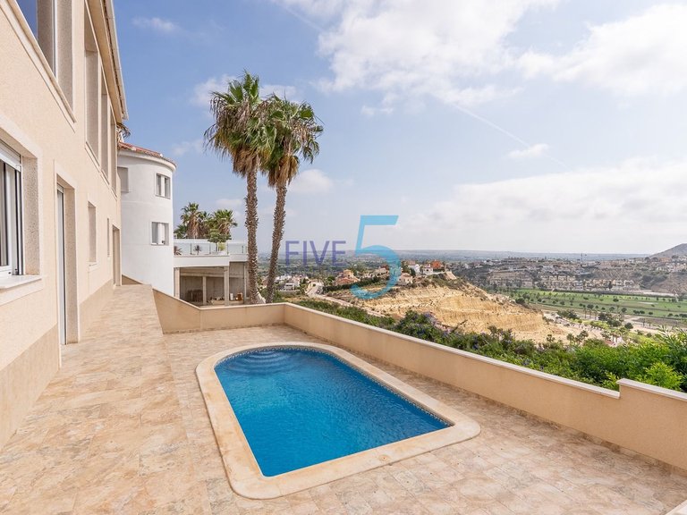 Villa for Sale in Alicante, Valencia 33