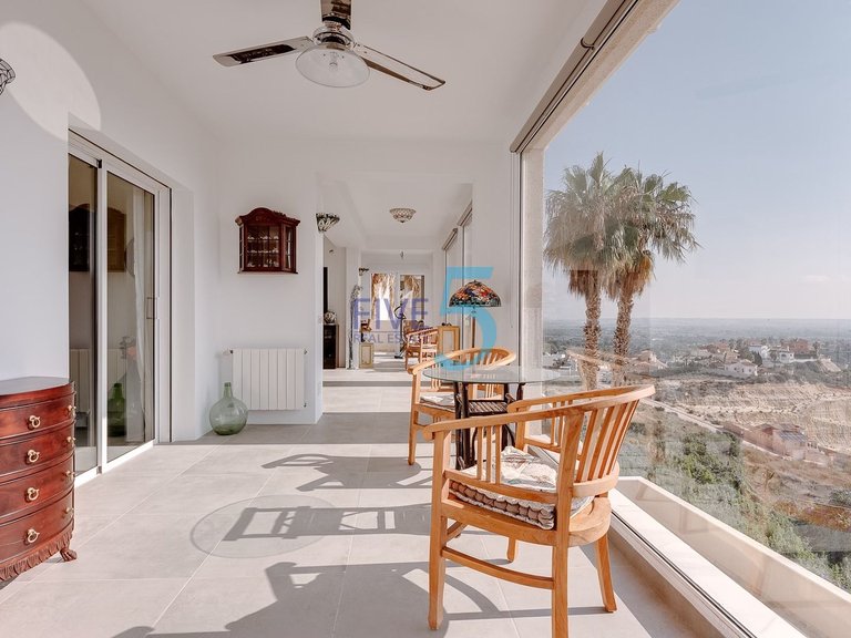 Villa for Sale in Alicante, Valencia 3