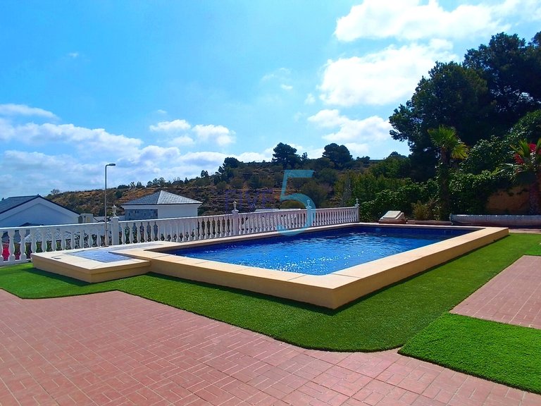 Villa for Sale in Alicante, Valencia 8