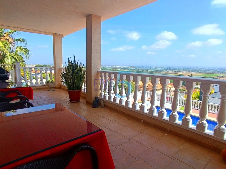 Villa for Sale in Alicante, Valencia 3