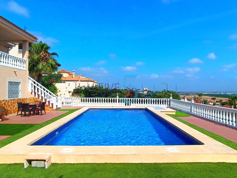 Villa for Sale in Alicante, Valencia 6