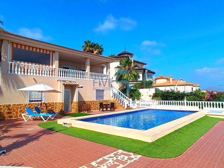 Villa for Sale in Alicante, Valencia 4