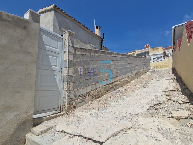 Villa for Sale in Alicante, Valencia 5