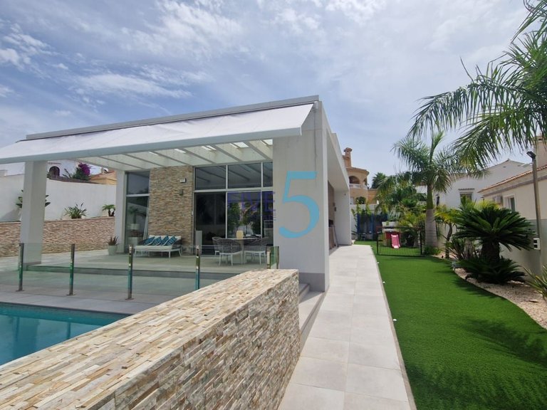Villa for Sale in Alicante, Valencia 35