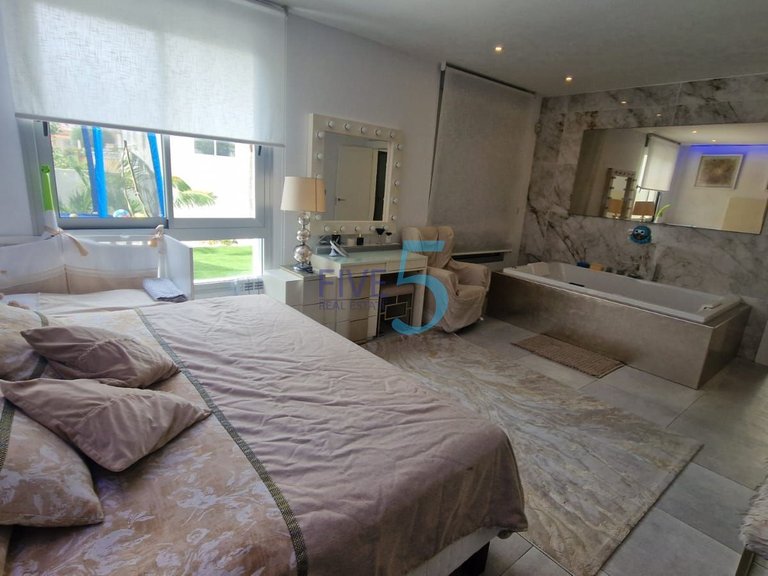 Villa for Sale in Alicante, Valencia 20