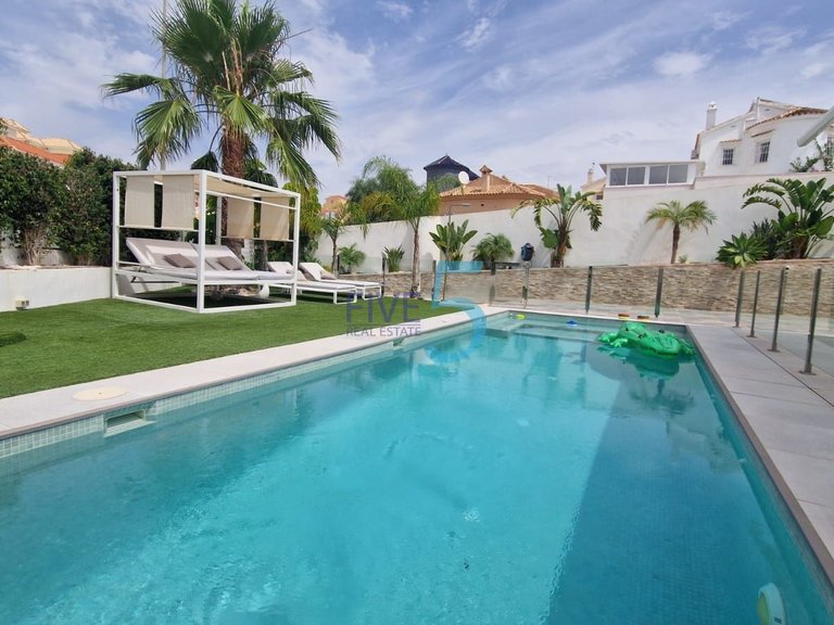 Villa for Sale in Alicante, Valencia 1