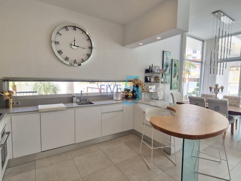 Villa for Sale in Alicante, Valencia 12