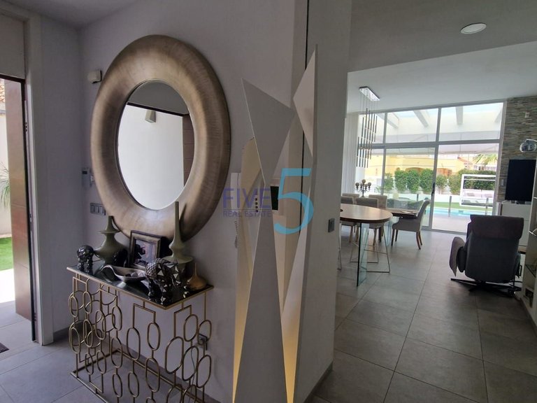 Villa for Sale in Alicante, Valencia 9